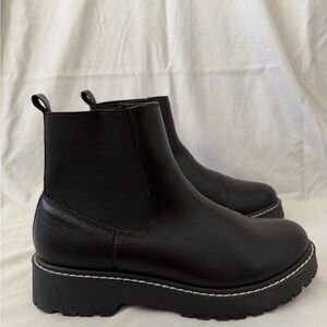 Dolce Vita Lobera Chelsea Boots